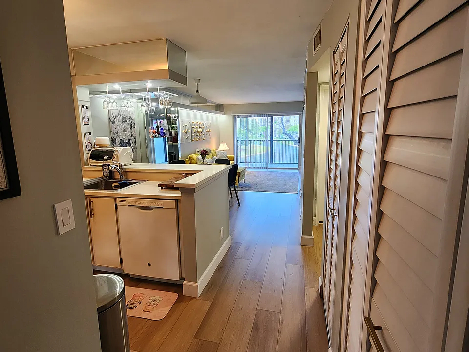 2228 N Cypress Bend Dr #307