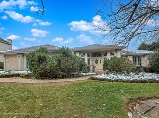 9370 Cascade Cir, Burr Ridge, IL 60527