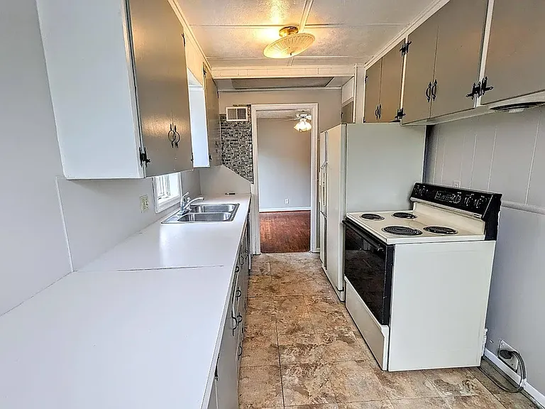 3421 Martin Ave — Photo 9