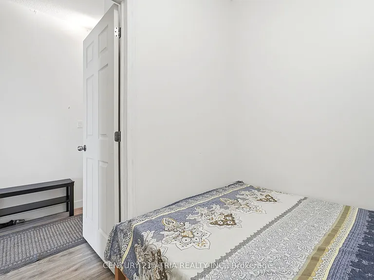 128 King St N #1003 — Photo 26