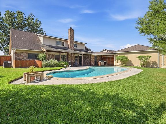 3rd image of 3903 Ecuador Dr