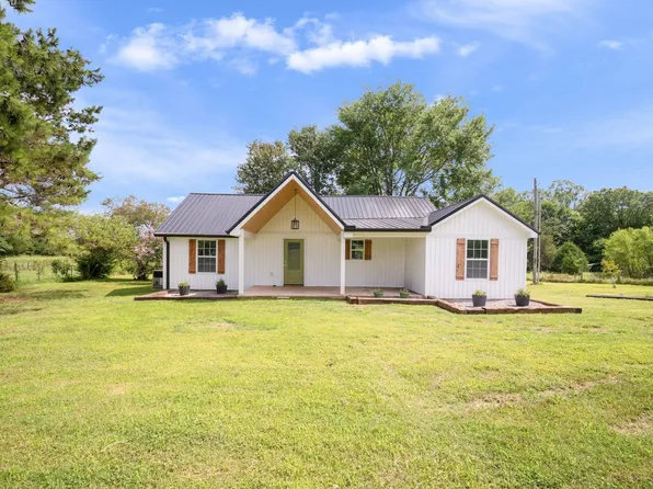 1601 Maple Valley Rd, Charlotte, TN 37036
