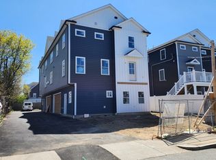 122 Russell St #1, Waltham, MA 02453