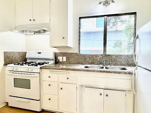 5th image of 1152-1154 Poinsettia Pl #6