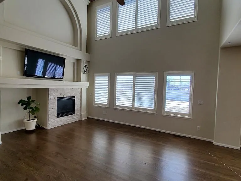 Living Room with vaulted ceilings