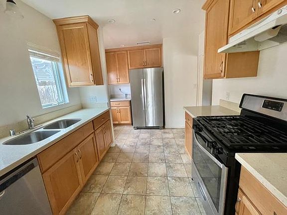 3rd image of 4257 Menlo Ave