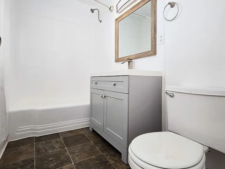 621 Midvale Avenue — Photo 14