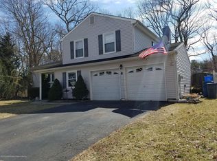 8 Revere Ct, Howell, NJ