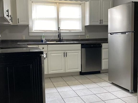 5th image of 810 S 19th St