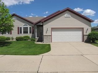 21 Crosswinds Ct, Bloomington, IL 61704