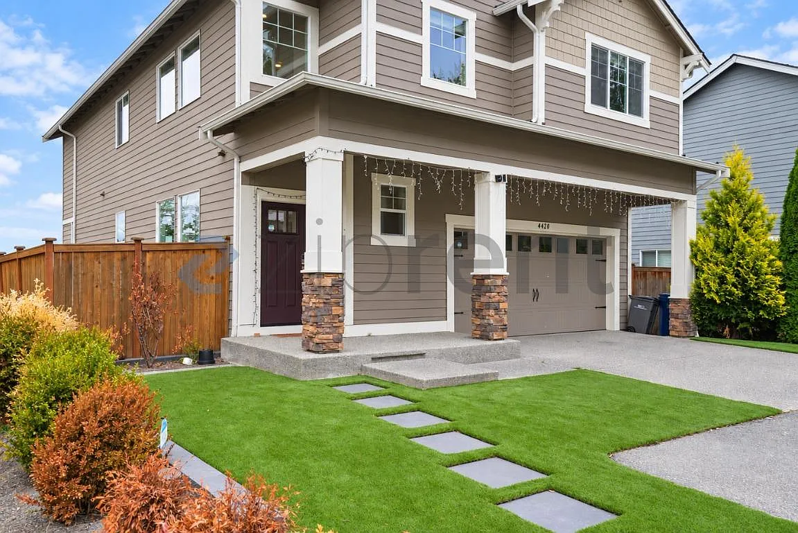 4 bed, 2.5 bath, 2500 sqft, $4,200 — Photo 2