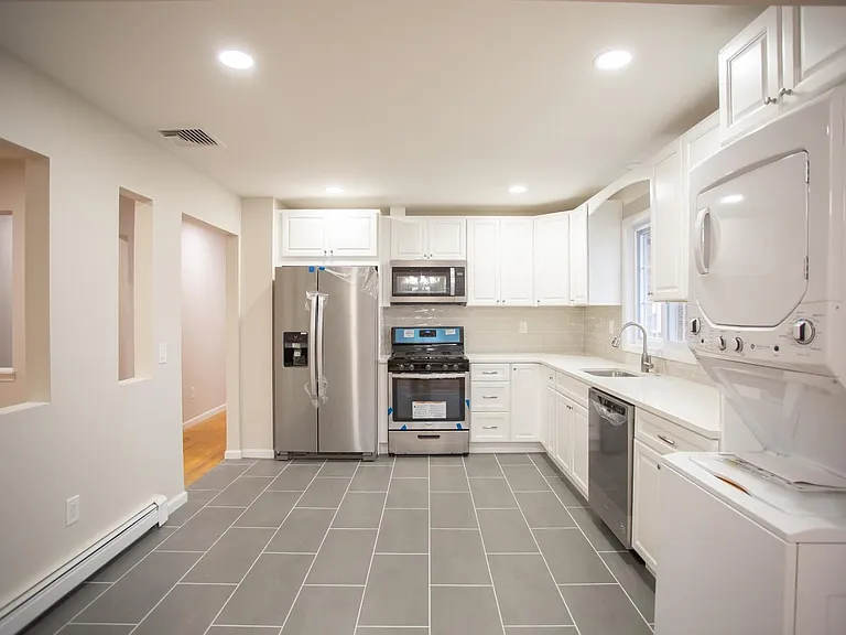 473 Lincoln St #2 — Photo 2
