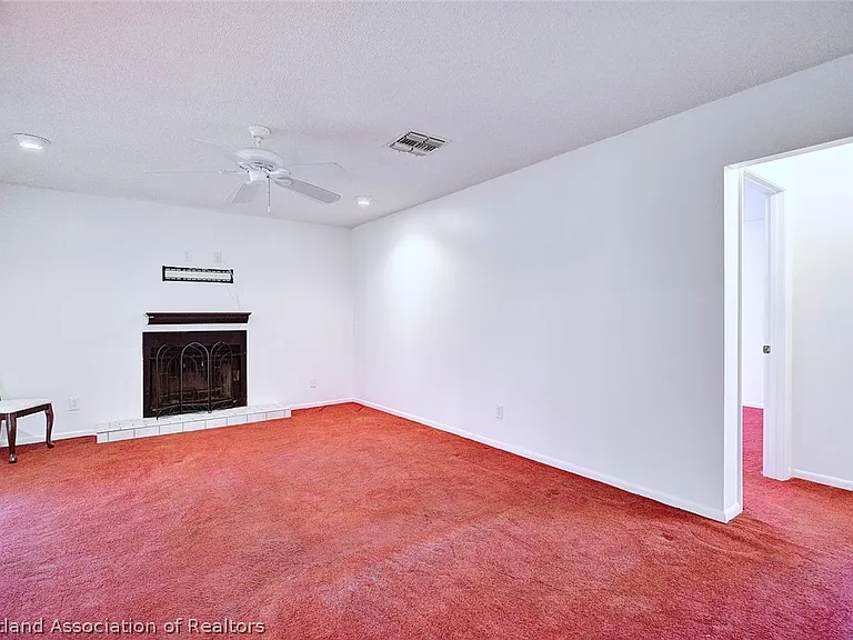 1602 Carrington Ave — Photo 9