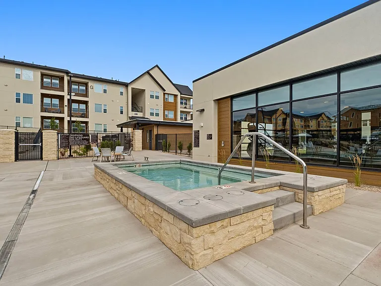 The Henley Apartments — Photo 7