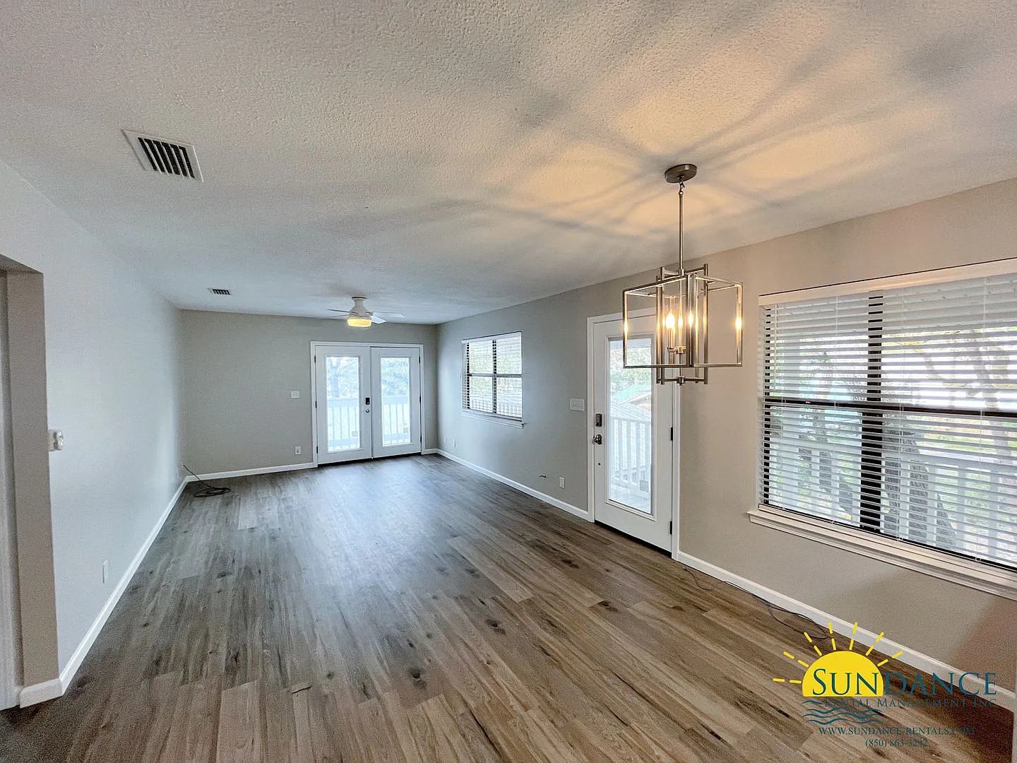 ALL utilities included & Pet Friendly 2 Bedroom Waterfront Home! — Photo 4