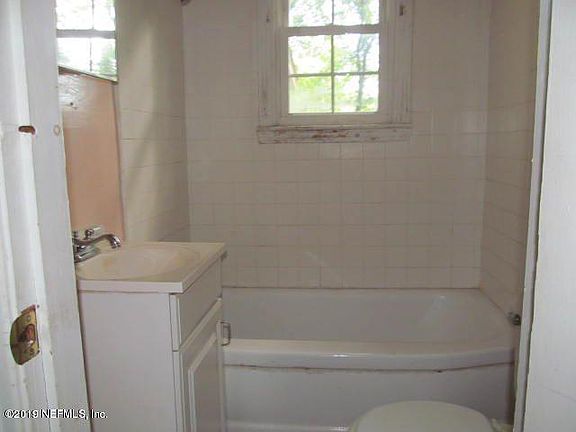 3rd image of 625 E 55th St