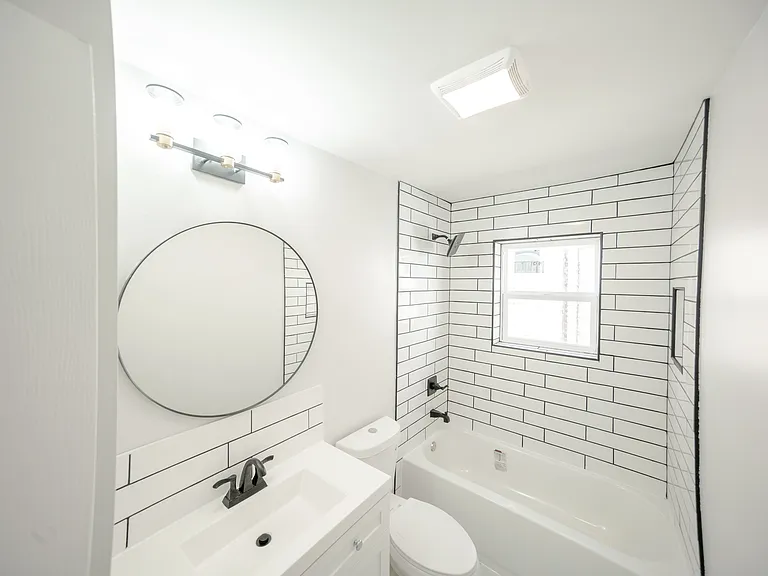 2242 N Lavergne Ave #2 — Photo 6
