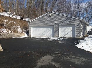 4 Holly Ct, Wantage, NJ 07461