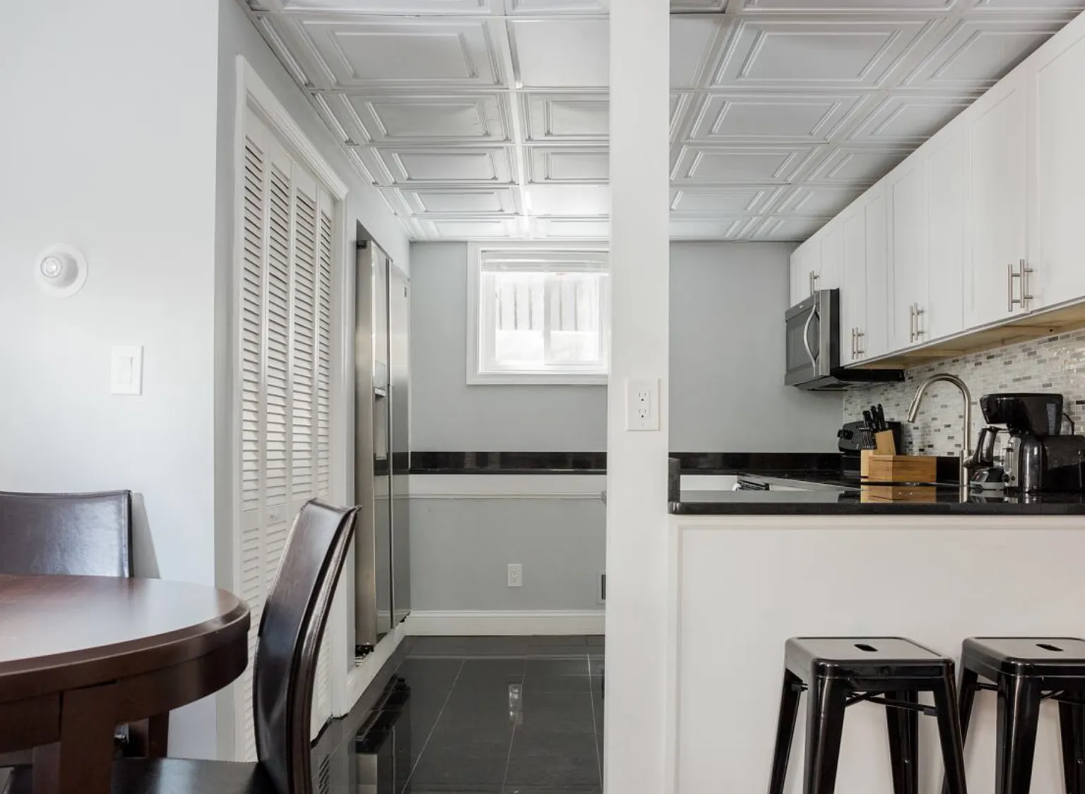 4 bed, 2.0 bath, 800 sqft, $6,000 — Photo 4