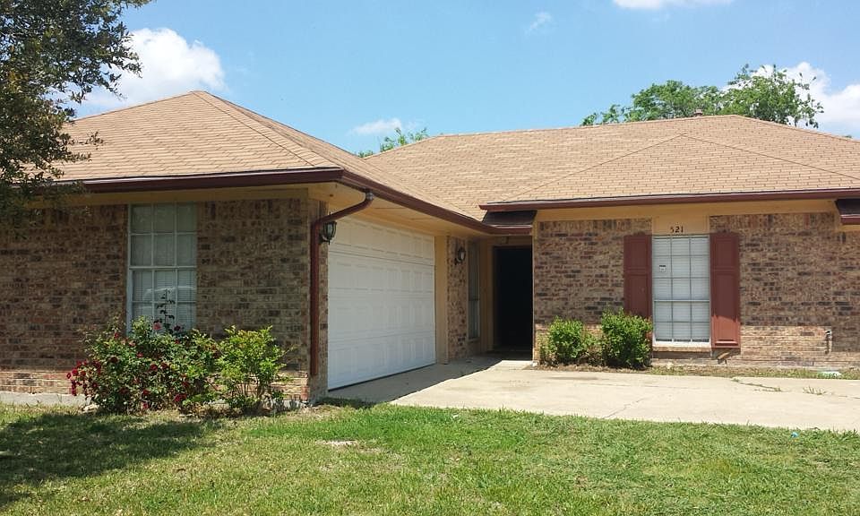 1st image of 521 Caravaca Dr