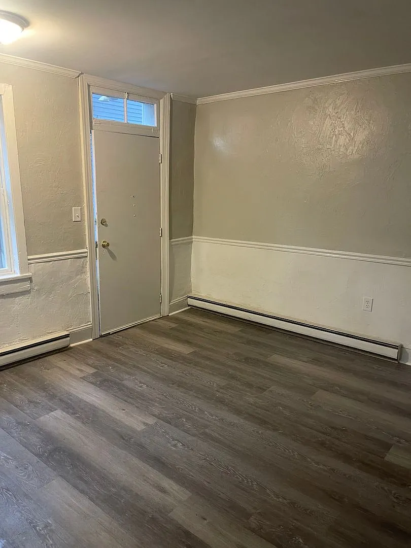 132 S Hanover St — Photo 3