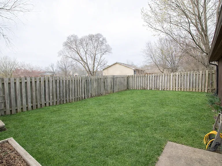 2011 Bridgewater Dr — Photo 35
