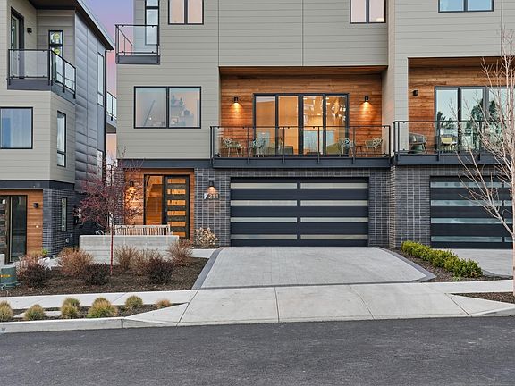 3rd image of 207 SW Log Ct