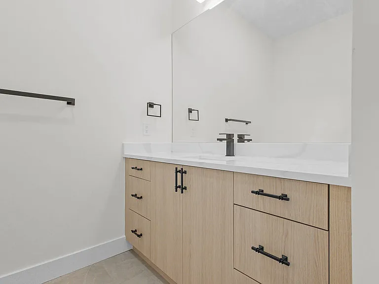 3202 W La Salle St — Photo 39