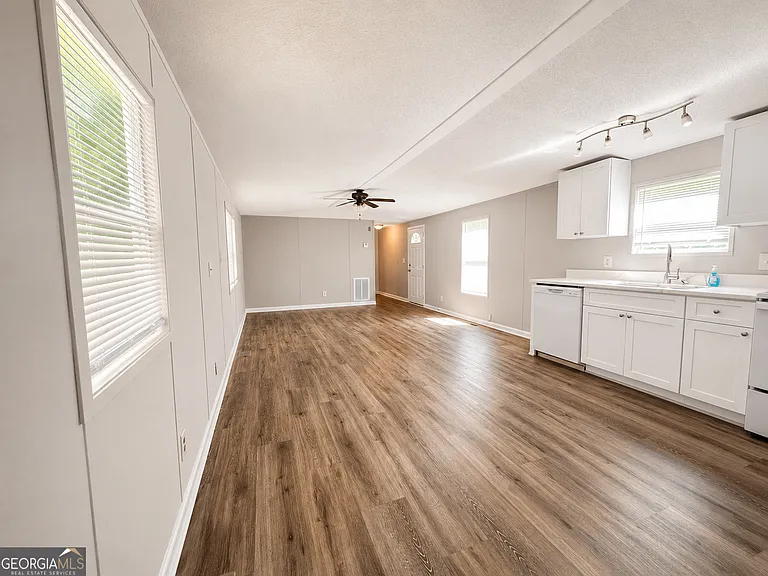 380 Browns Rd — Photo 4
