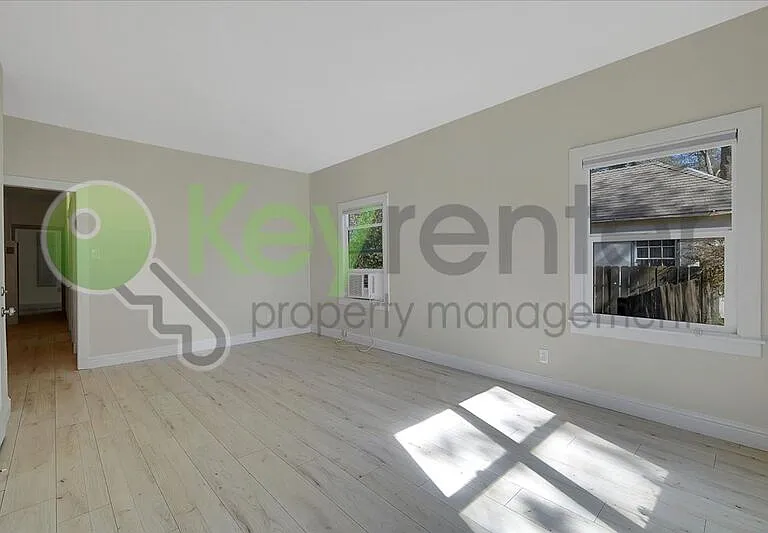 1119 Lochbrae Rd #1 — Photo 3