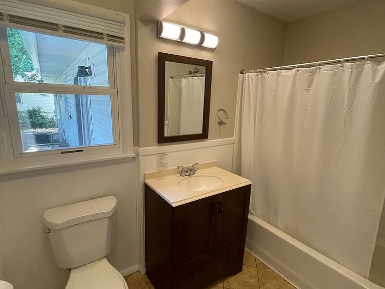 1119 E Edgewood St — Photo 12