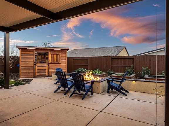 3rd image of 1076 Catalina Way