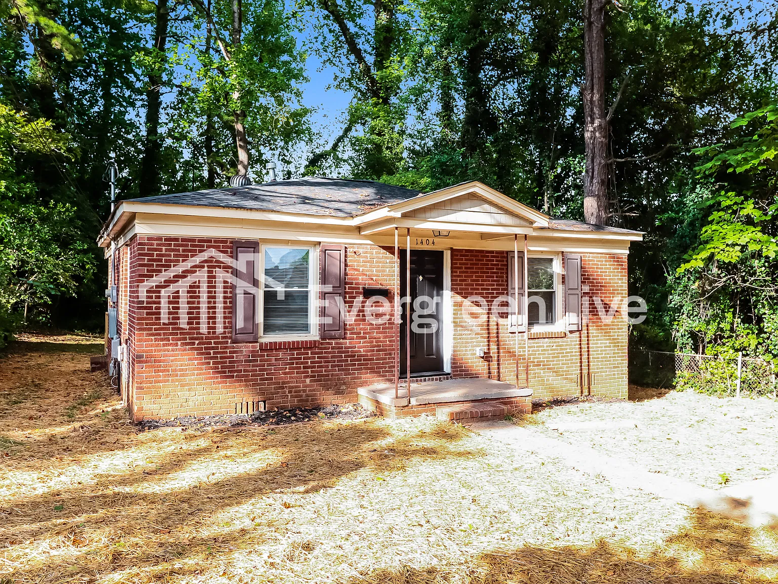 2 bed, 1.0 bath, 696 sqft, $1,195 — Photo 2