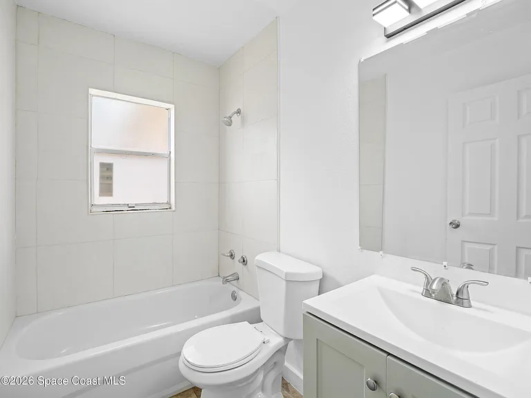 87 NW Irwin Ave — Photo 14