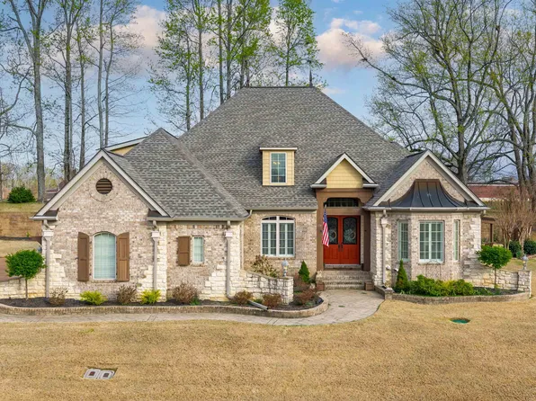 104 Lochmeade Dr, Atoka, TN 38004
