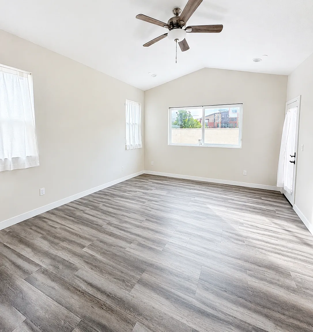 3 bed, 2.5 bath, 1836 sqft, $3,000 — Photo 2