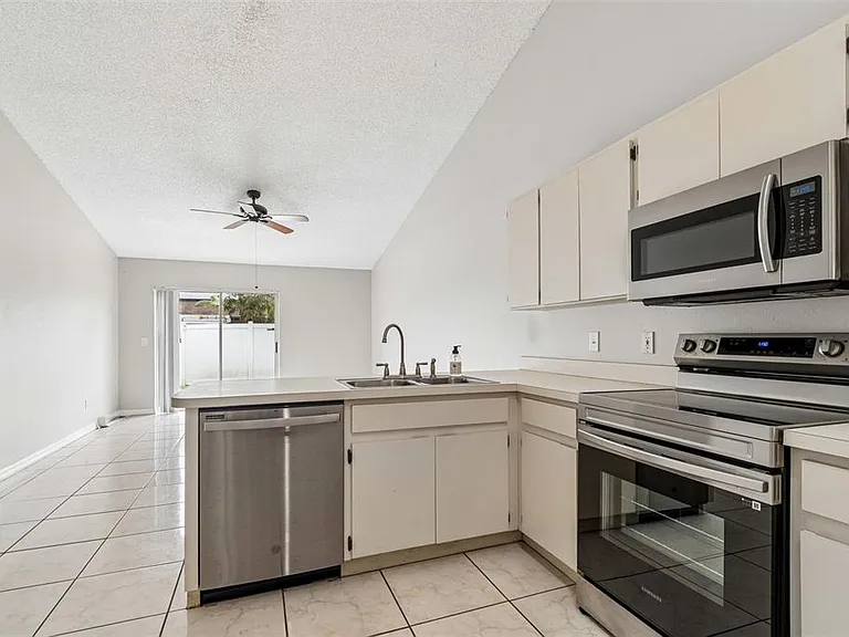 10105 Sea Spray Pl — Photo 18