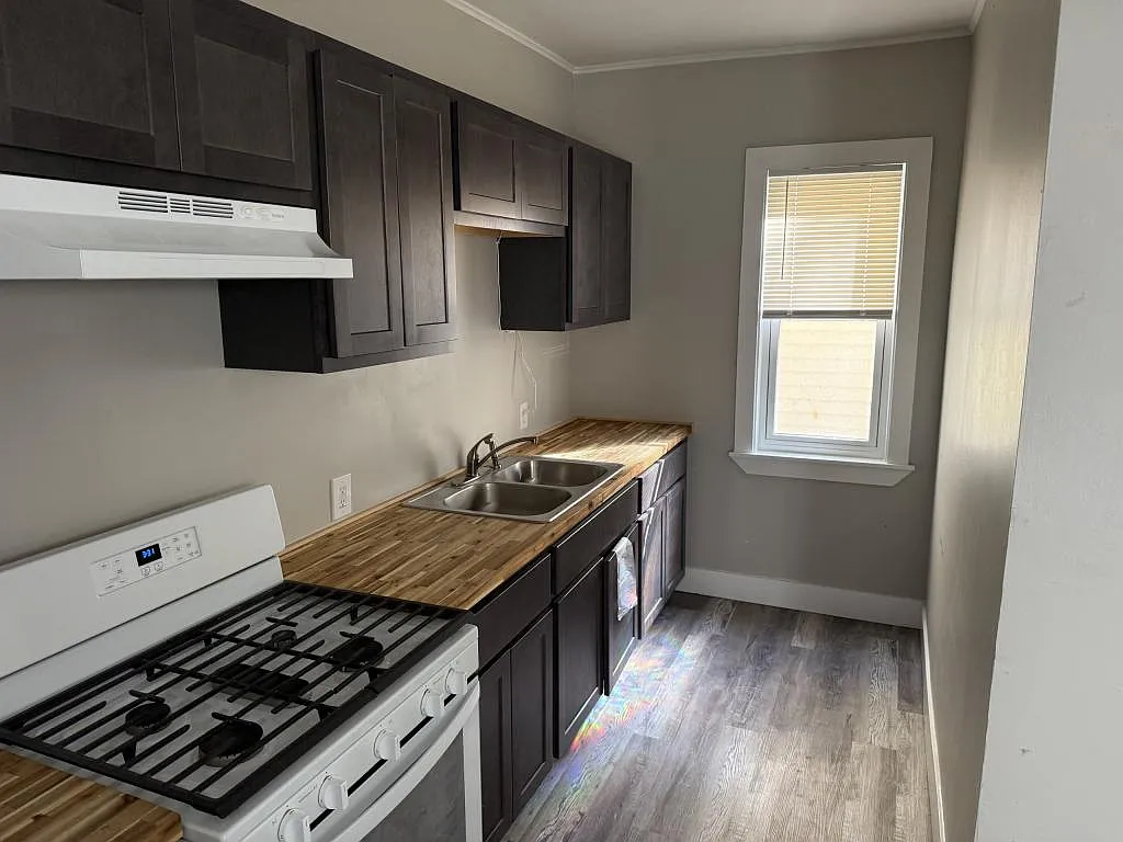 1111 McReynolds Ave NW — Photo 3