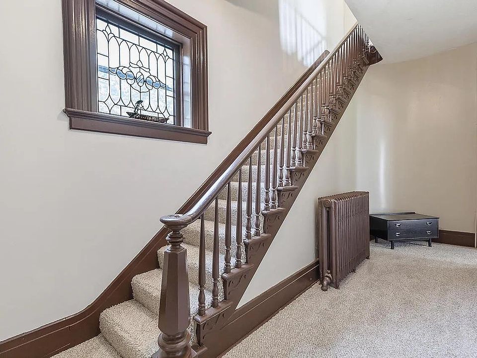 Stairway/Entryway