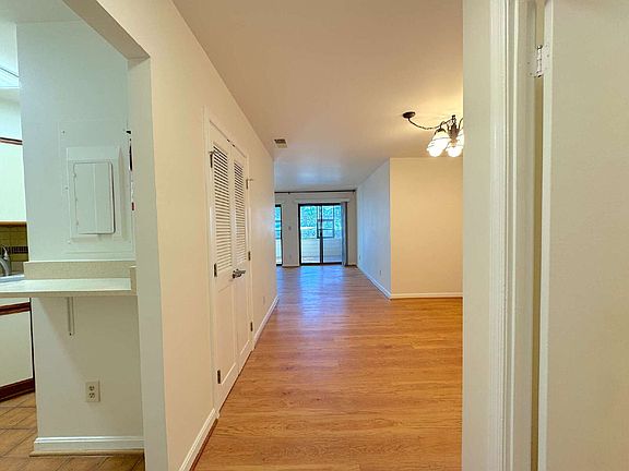 3rd image of 1020 N Stafford St APT 306