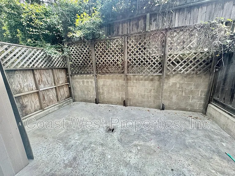 129 Jupiter St E — Photo 15
