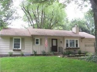 7605 Russell Rd, Prairie Village, KS 66204
