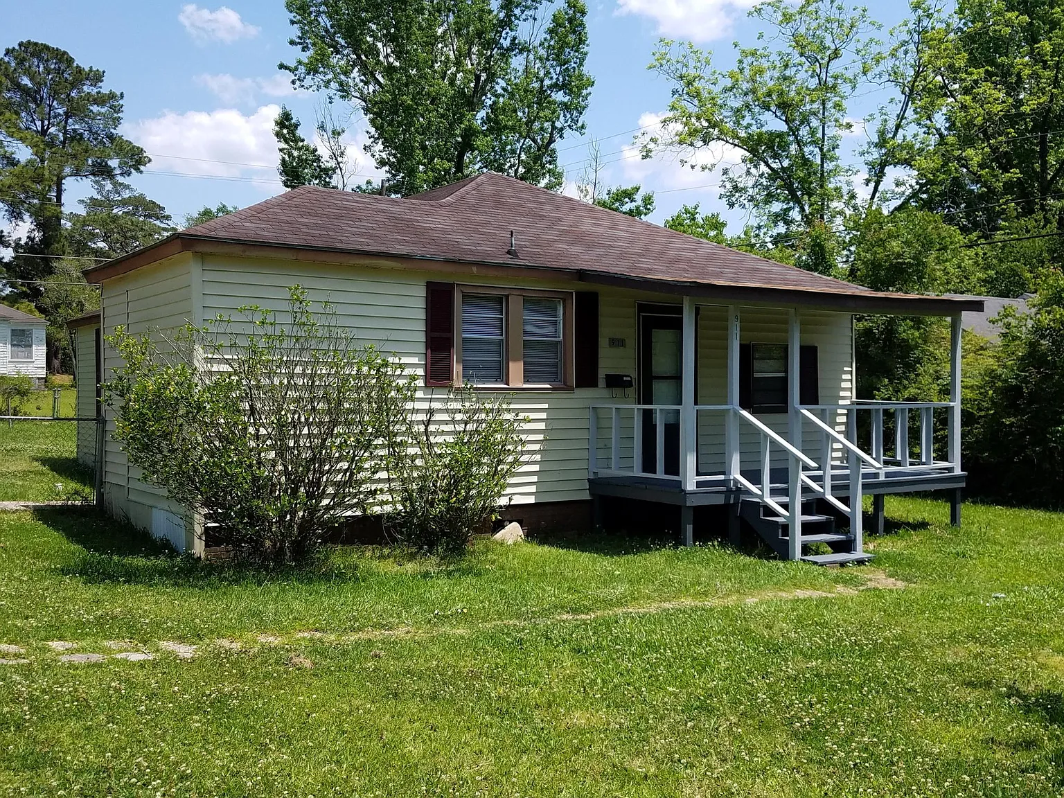 3 bed, $800 — Photo 1
