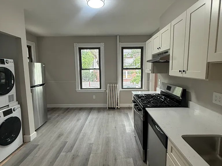 32 Walnut St #2 — Photo 1
