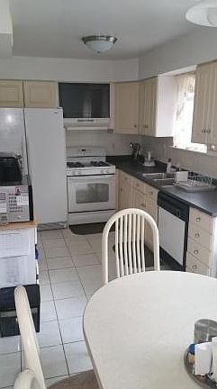4th image of 10537 Avenue K