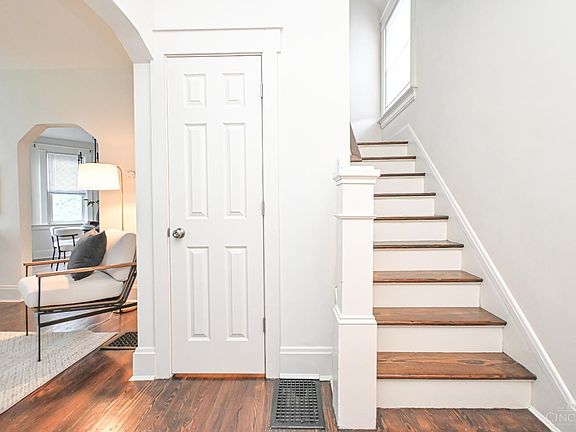 4th image of 3939 Delmar Ave