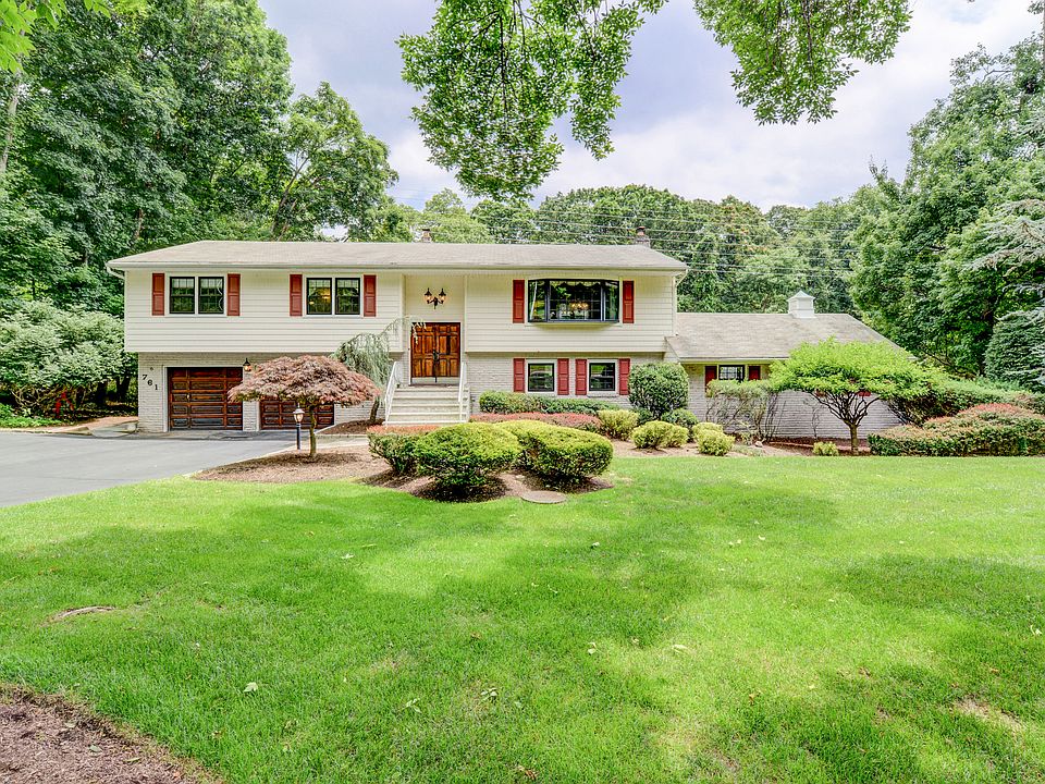 Landscaped 200' Front Yard