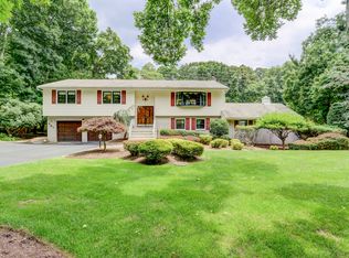 761 Riven Wood Rd, Franklin Lakes, NJ 07417
