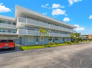 4895 Bay St NE APT 106, Saint Petersburg, FL 33703