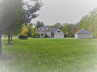 27 Edgewood Rd, Southborough, MA 01772